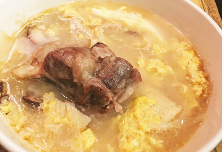コムタン(テールの白スープ)